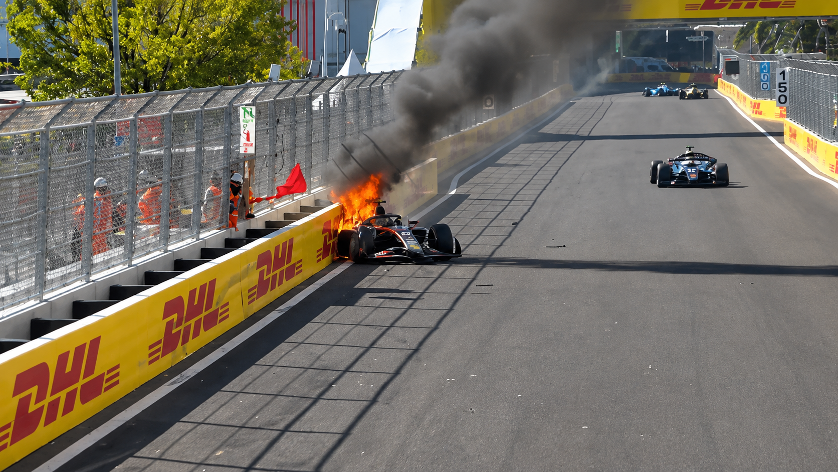 Carro de piloto da F2 pega fogo após forte acidente em treino no novo circuito de Madri