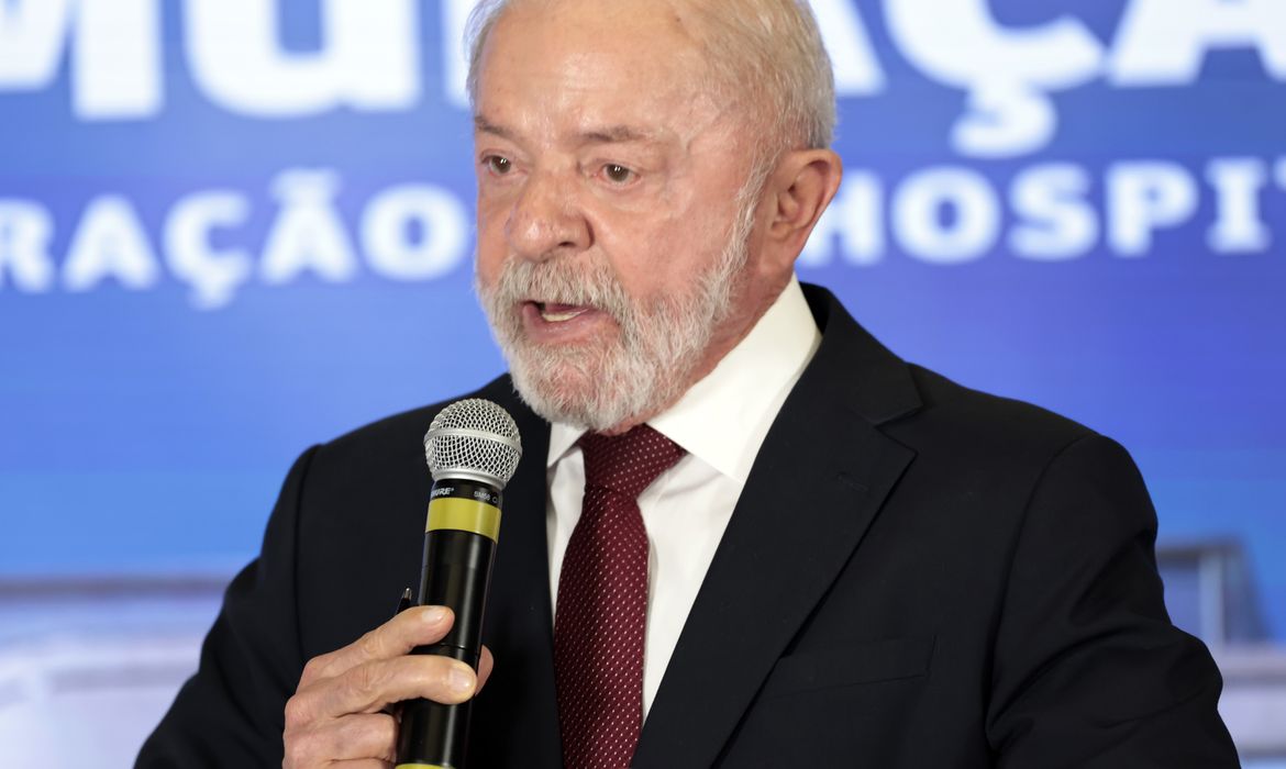 Lula mantém vantagem sobre Flávio Bolsonaro em nova pesquisa para o segundo turno